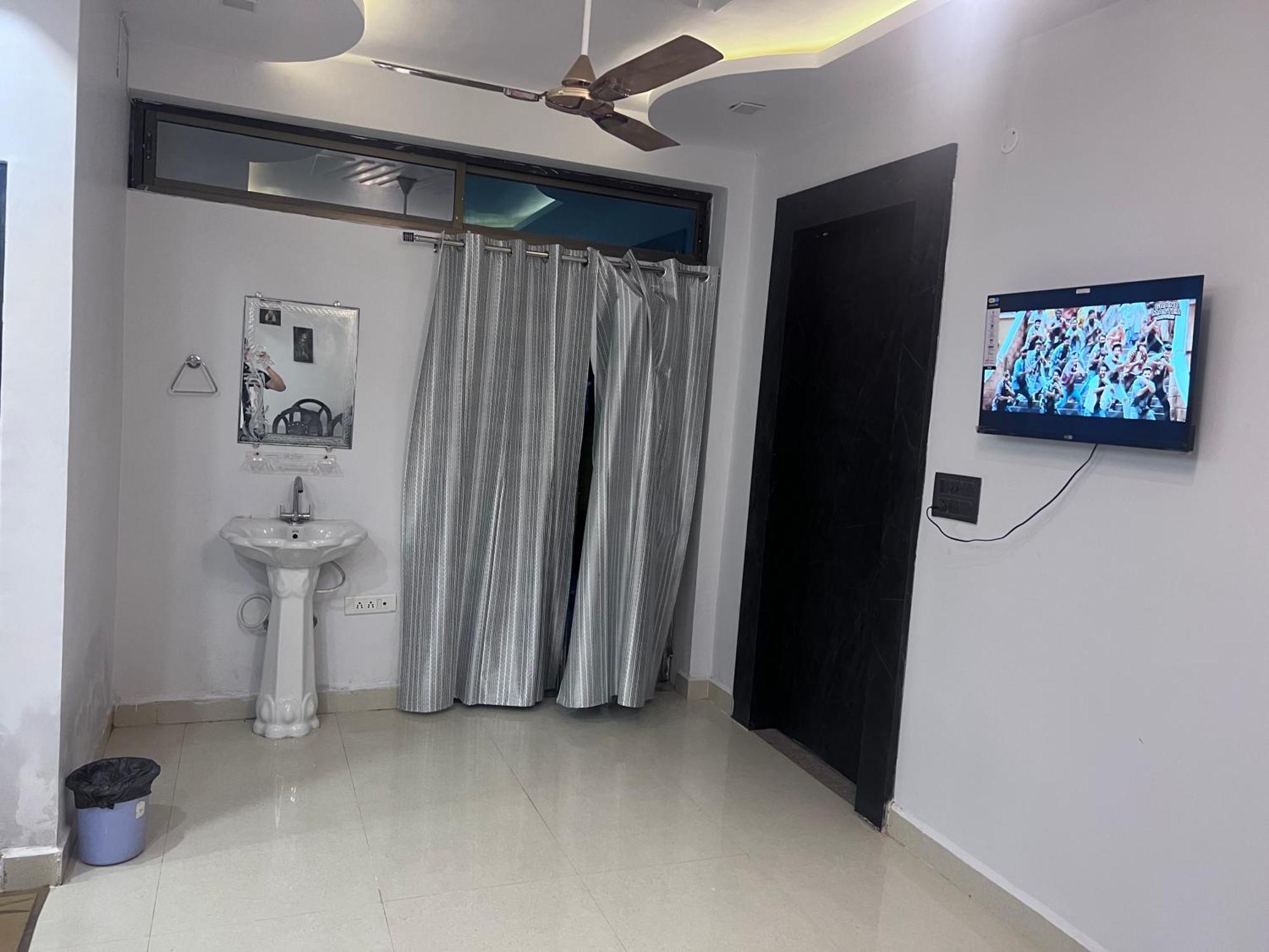 J K Apartment Allāhābād Junction Buitenkant foto