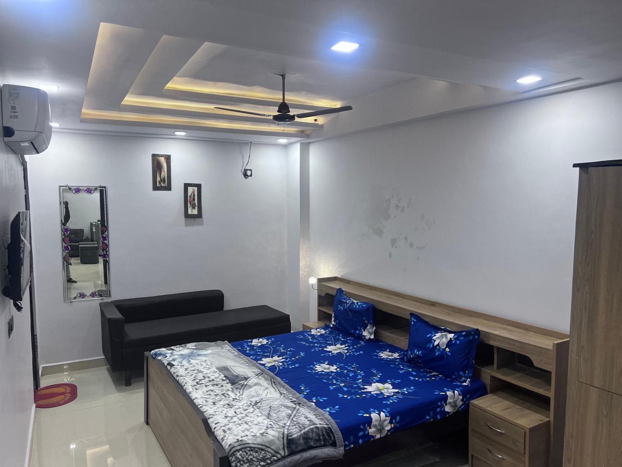 J K Apartment Allāhābād Junction Buitenkant foto