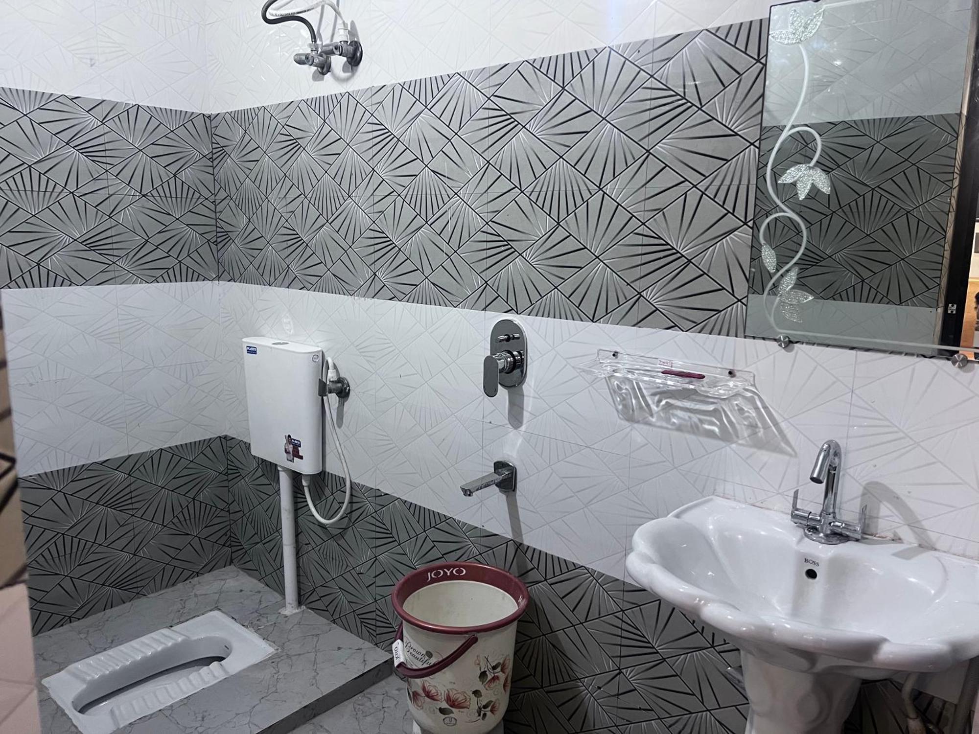 J K Apartment Allāhābād Junction Buitenkant foto